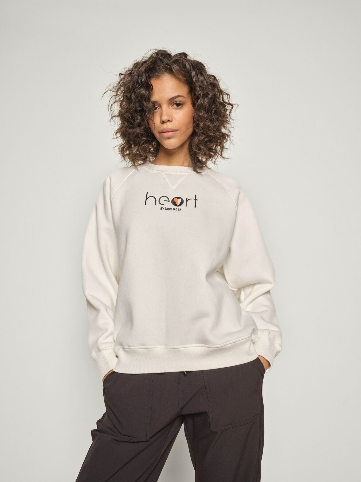 Modelshot / Ecru / Detail